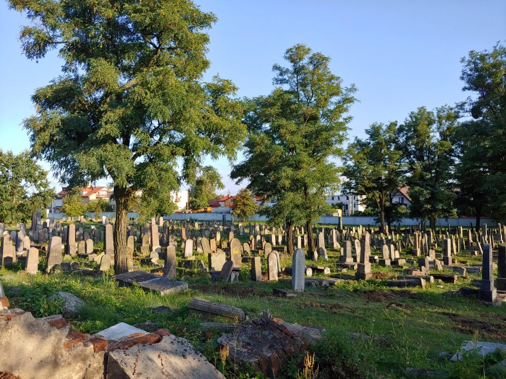 Bagnowka Cemetery: A view toward the main entrance.